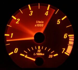 Optymalne obroty silnika: przy jakich zmieniać biegi w motocyklu?