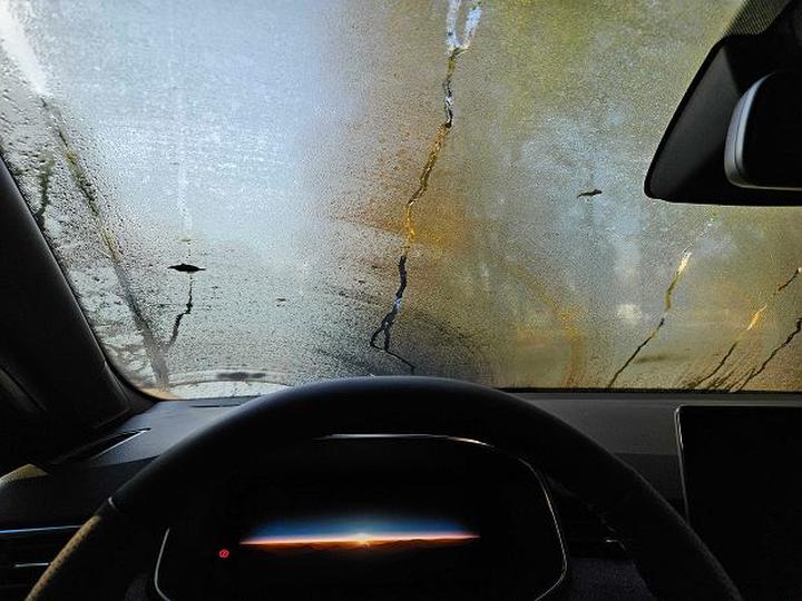 Parujące szyby w samochodzie