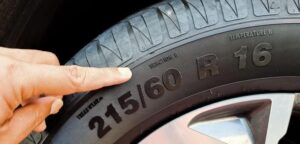 Jak skutecznie sprawdzić rozmiar opon i wybrać odpowiednie dla swojego auta?
