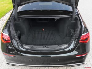 Sposoby na otwarcie bagażnika w Mercedesie bez sprawnego akumulatora