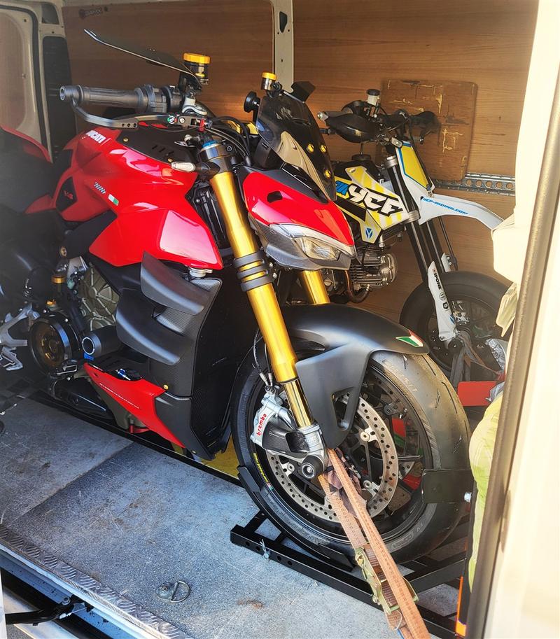 Mocowanie i załadunek motocykla