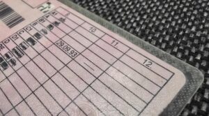 Jak długo będziemy czekać na prawo jazdy w 2026 roku?