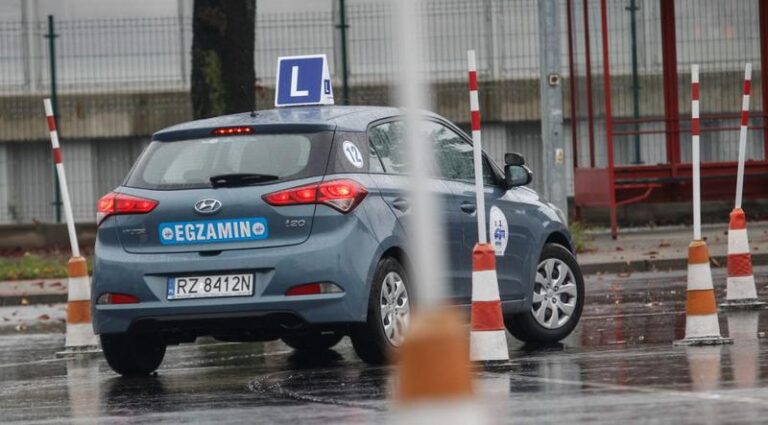 Kiedy Można Zacząć Przygotowania do Egzaminu na Prawo Jazdy Przed 18. Roku Życia?