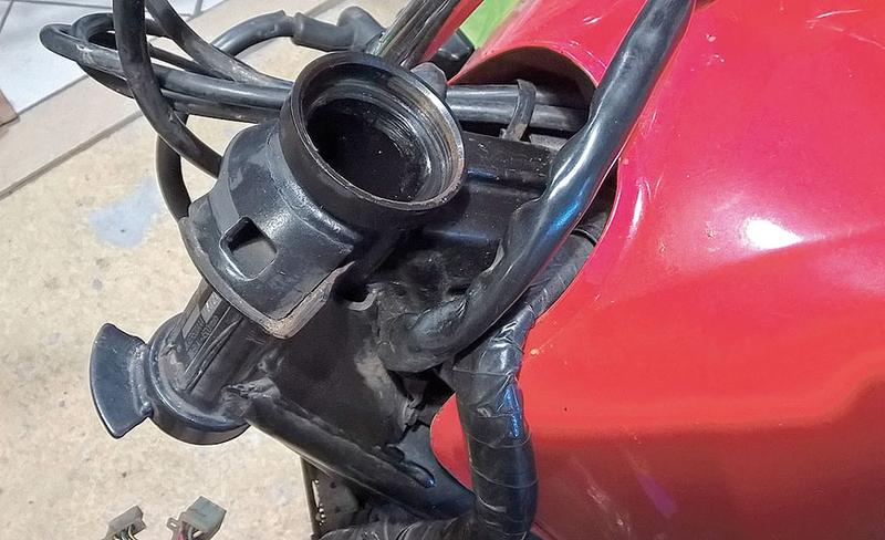 Wymiana łożyska koła motocykla krok po kroku