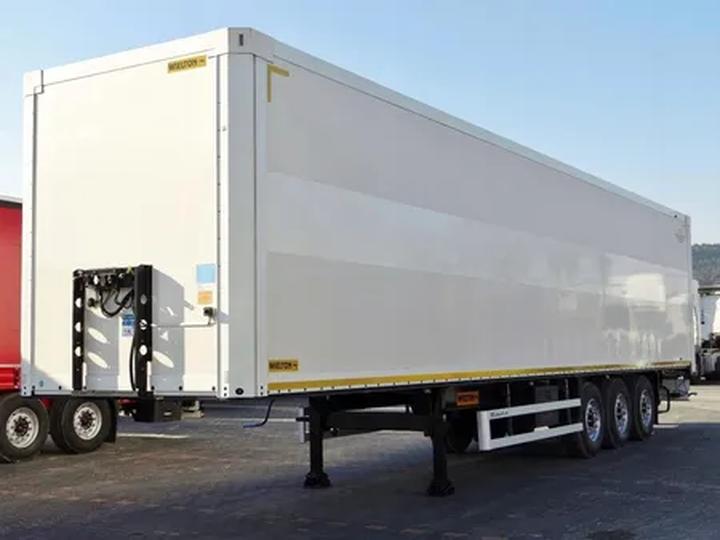 Izoterma naczepa – co warto wiedzieć o tym innowacyjnym rozwiązaniu?