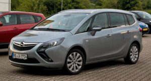 Ile pali Opel Zafira? Sprawdź, co mówią właściciele i eksperci